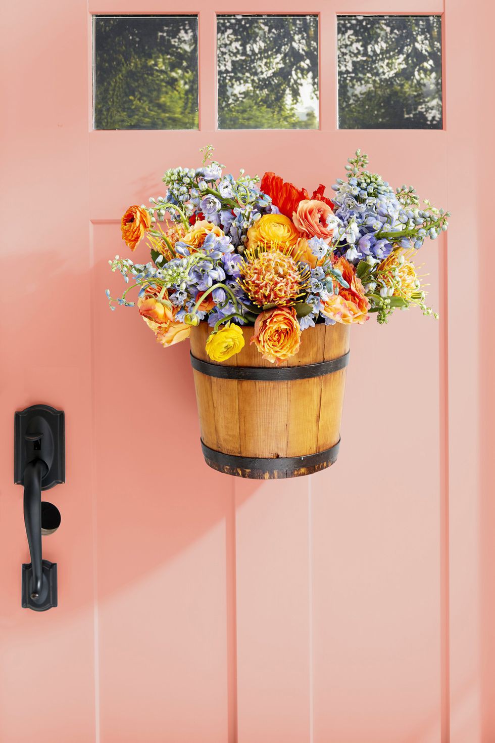 9 cách tận dụng đồ cũ làm hoa treo vừa xinh đẹp vừa tiết kiệm để trang trí trước cửa nhà   - Ảnh 4.