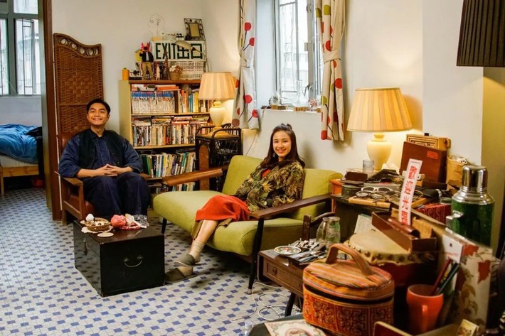 Khi không đủ tiền mua nhà, cặp đôi yêu nhau 7 năm ở Hong Kong biến căn hộ đi thuê tồi tàn thành tổ ấm mang đậm phong cách Retro - Ảnh 18.