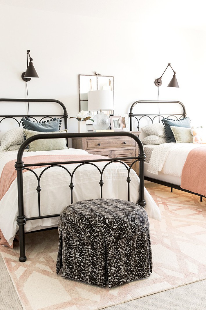 10 thiết kế trang trí phòng ngủ dành cho nhà đông người đẹp tuyệt vời ai nhìn cũng thích mê - Ảnh 4.