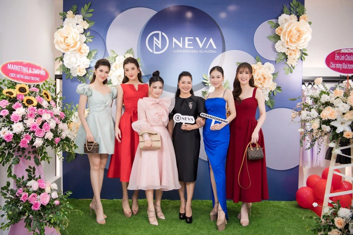 Neva “cháy hàng” sau vài giờ khai trương showroom 41 Thái Hà với sự tham gia của loạt mỹ nhân Việt - Ảnh 7.