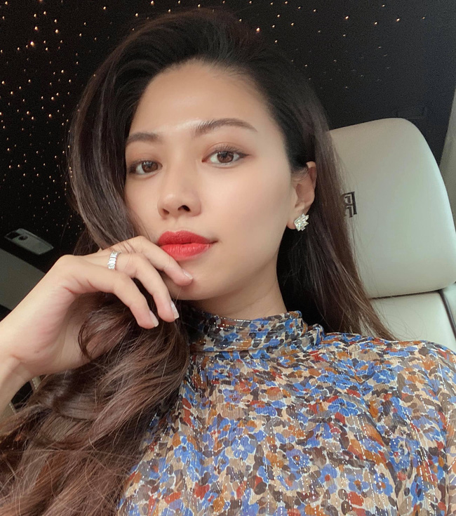 Tiếp tục khẳng định đẳng cấp ít ai bì kịp, BTV Ngọc Trinh xuất hiện tại sự kiện với diện mạo và thần thái cực sang chảnh - Ảnh 1.
