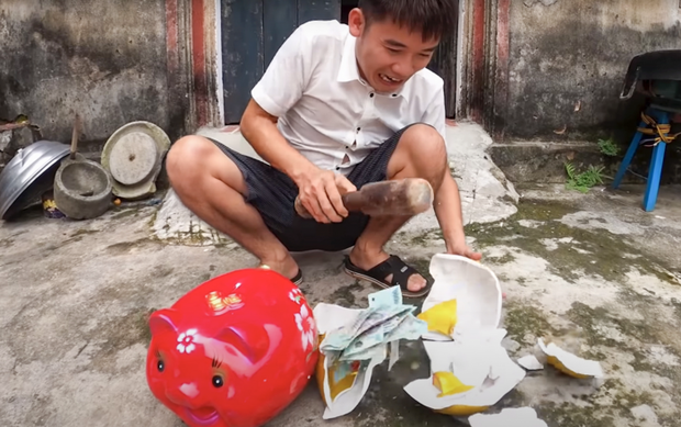 Dân mạng bất ngờ chia sẻ hình ảnh gia đình Bà Tân Vlog vắng lặng vì ngừng sản xuất video sau lùm xùm của con trai Hưng Vlog - Ảnh 6.