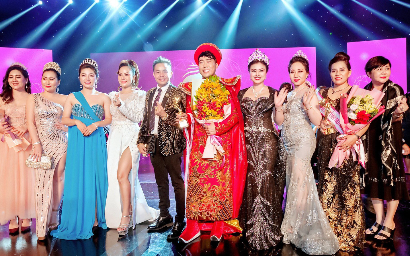 Hoa hậu Diễn viên Diệu Thúy trong đêm Gala Tôn vinh Gương mặt Đại sứ Nhân ái hướng về miền Trung