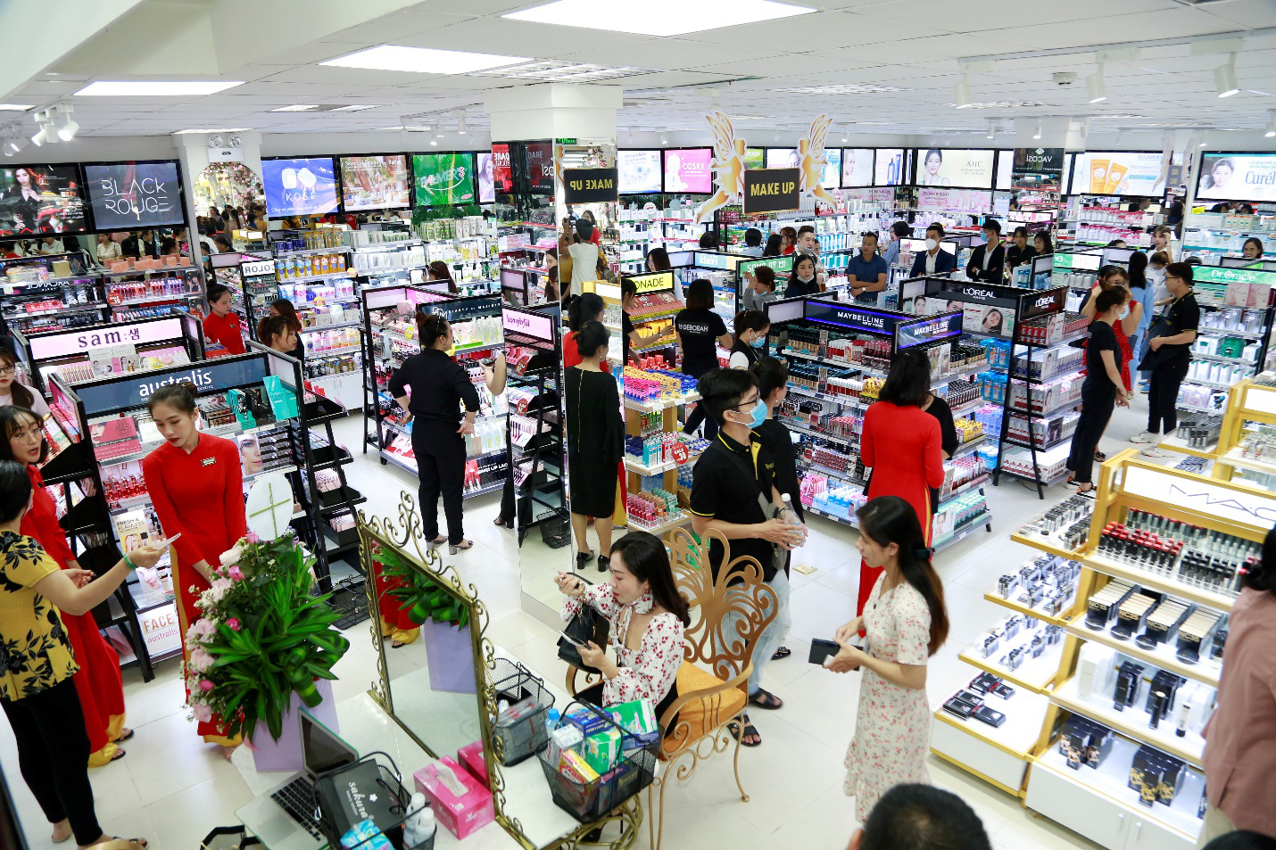 3.000 mỹ phẩm chính hãng giảm 50% giá nhân khai trương siêu thị AB Beauty World 3 - Ảnh 2.
