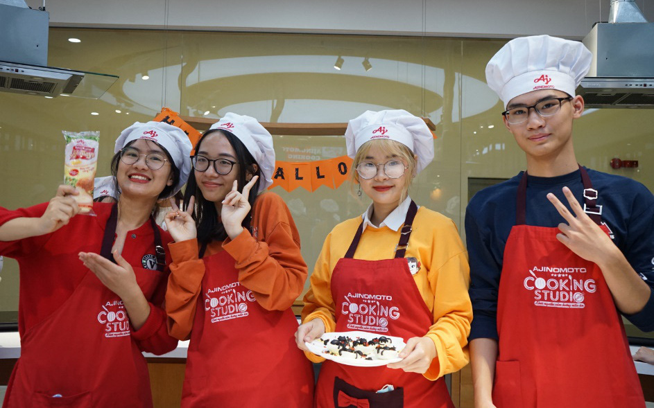 Hào hứng làm bánh mochi con ngươi, trứng nhện chào Halloween