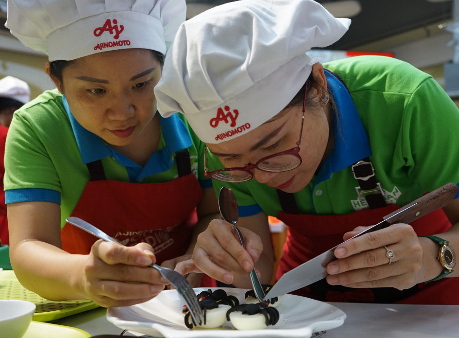 Hào hứng làm bánh mochi con ngươi, trứng nhện chào Halloween - Ảnh 5.