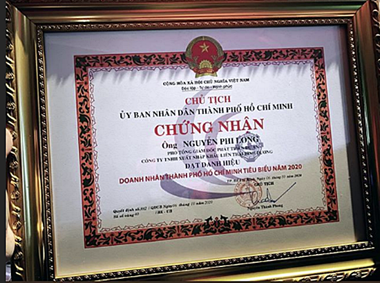 Không thua kém anh trai Phillip, Tiên Nguyễn - Richkid hiếm hoi nhận danh hiệu "Doanh nhân TP.HCM tiêu biểu 2020" khiến nhiều người trầm trồ   - Ảnh 3.