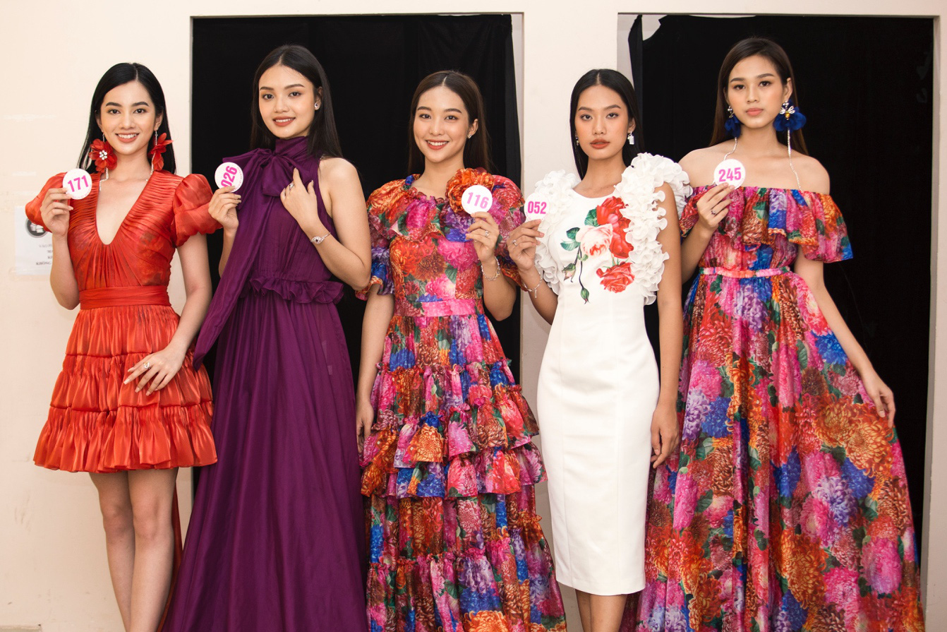 Top 35 chung kết Hoa hậu Việt Nam 2020 nở bừng sức sống với Bộ sưu tập “The Most Beauty” - Ảnh 7.