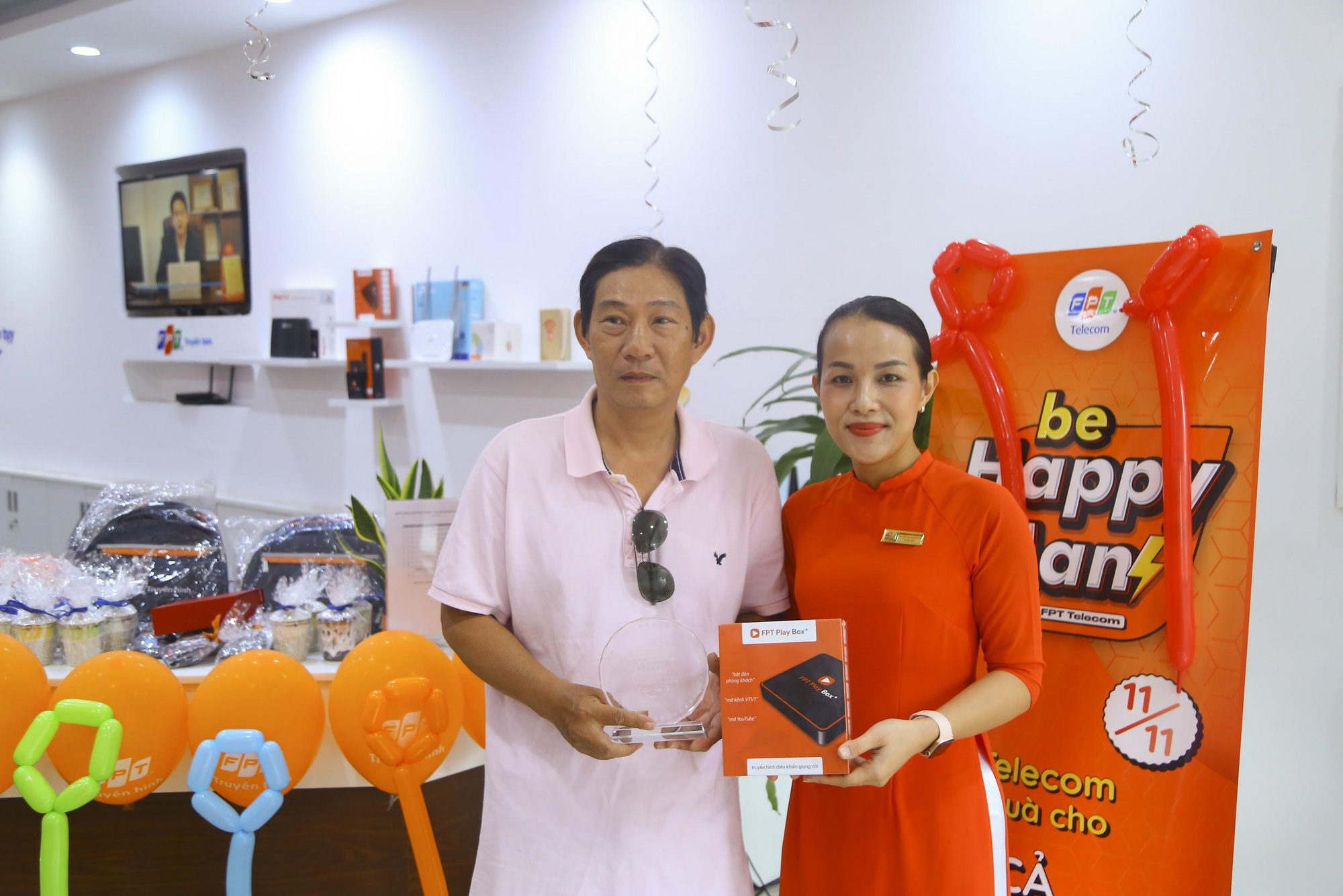 Ngày 11/11 đặc biệt với những “quý ông thượng đế” của FPT Telecom - Ảnh 2.