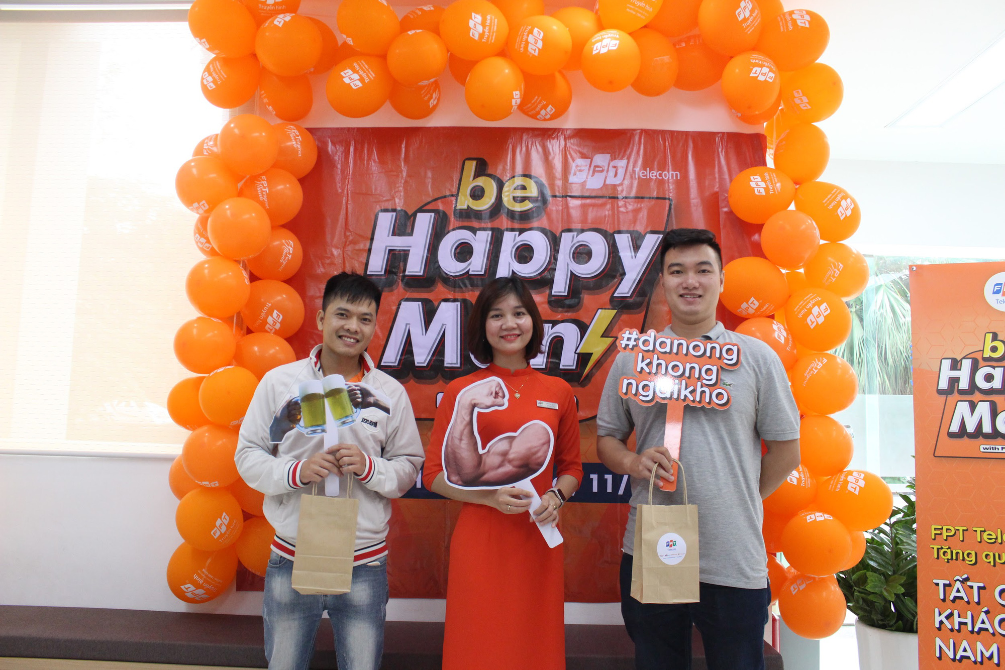 Ngày 11/11 đặc biệt với những “quý ông thượng đế” của FPT Telecom - Ảnh 3.