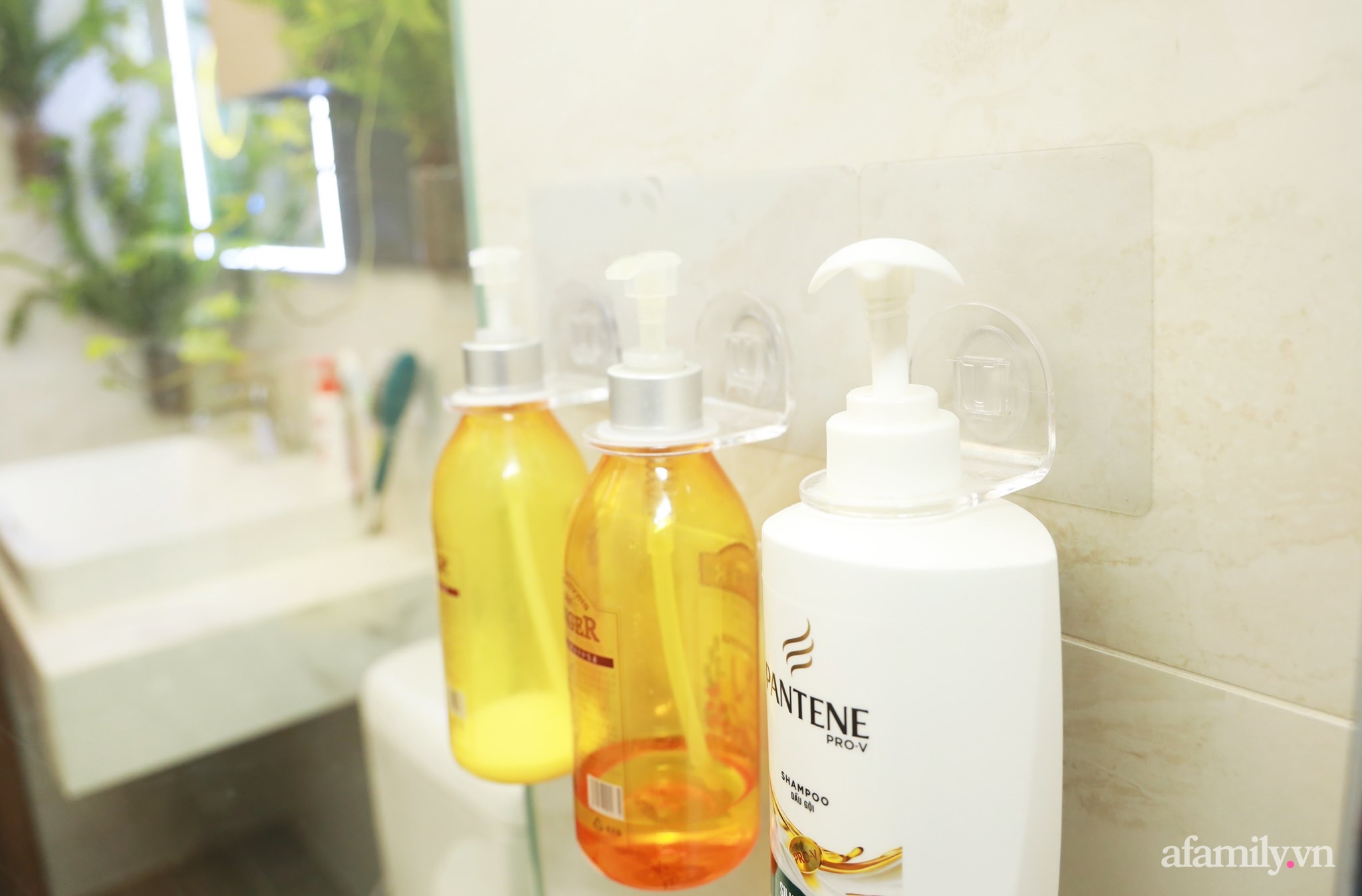 Biến hình phòng tắm đúng chuẩn hội "nghiện nhà yêu cây" từ những đồ nội thất nhà nào cũng có của cô gái Hà Nội  - Ảnh 7.