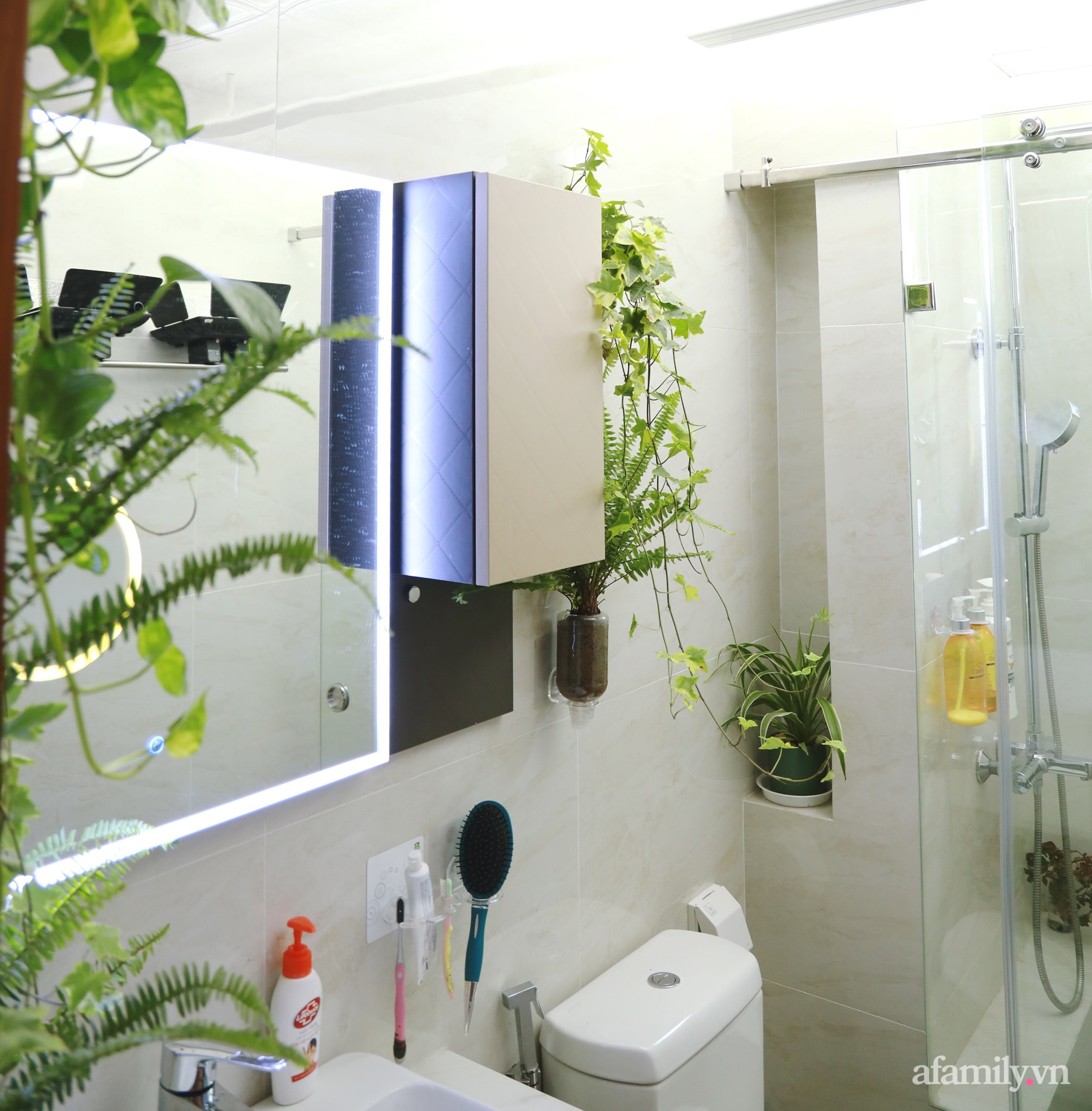 Biến hình phòng tắm đúng chuẩn hội "nghiện nhà yêu cây" từ những đồ nội thất nhà nào cũng có của cô gái Hà Nội  - Ảnh 5.