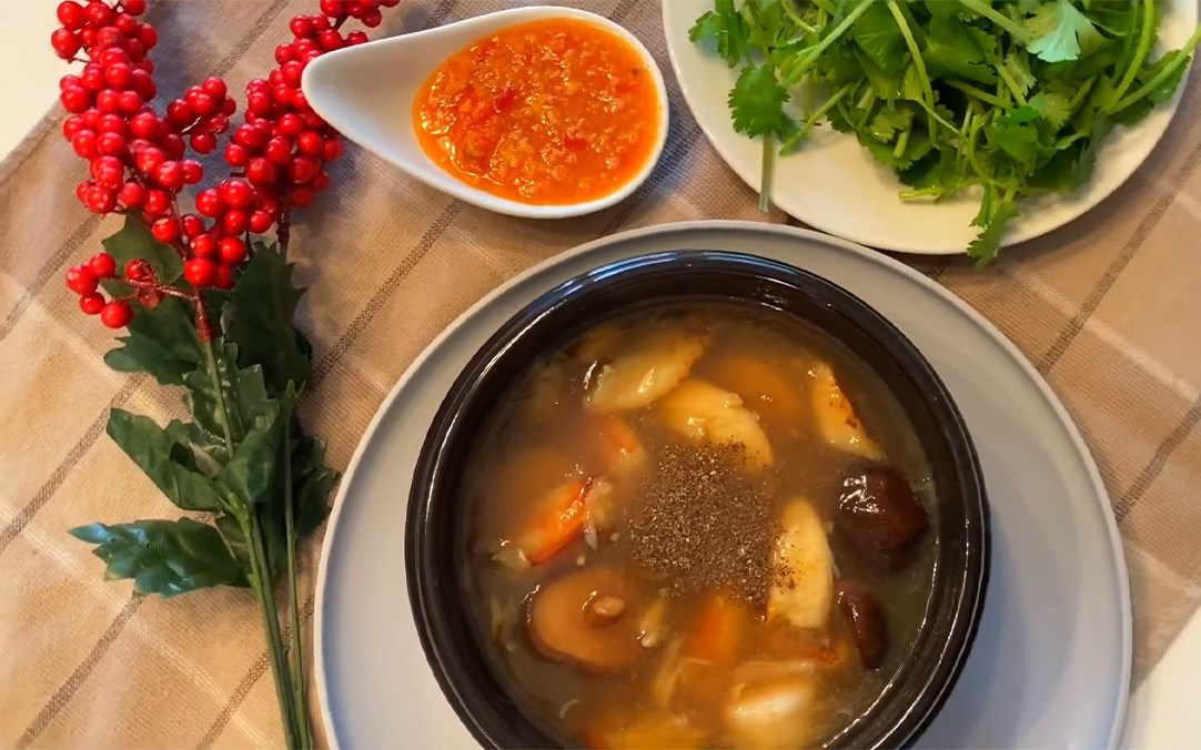 Cuối tuần sang chảnh với soup bào ngư bổ dưỡng mà cách chế biến lại vô cùng đơn giản: Ăn xong đảm bảo chị em sẽ quên hết bực dọc suốt cả tuần qua!