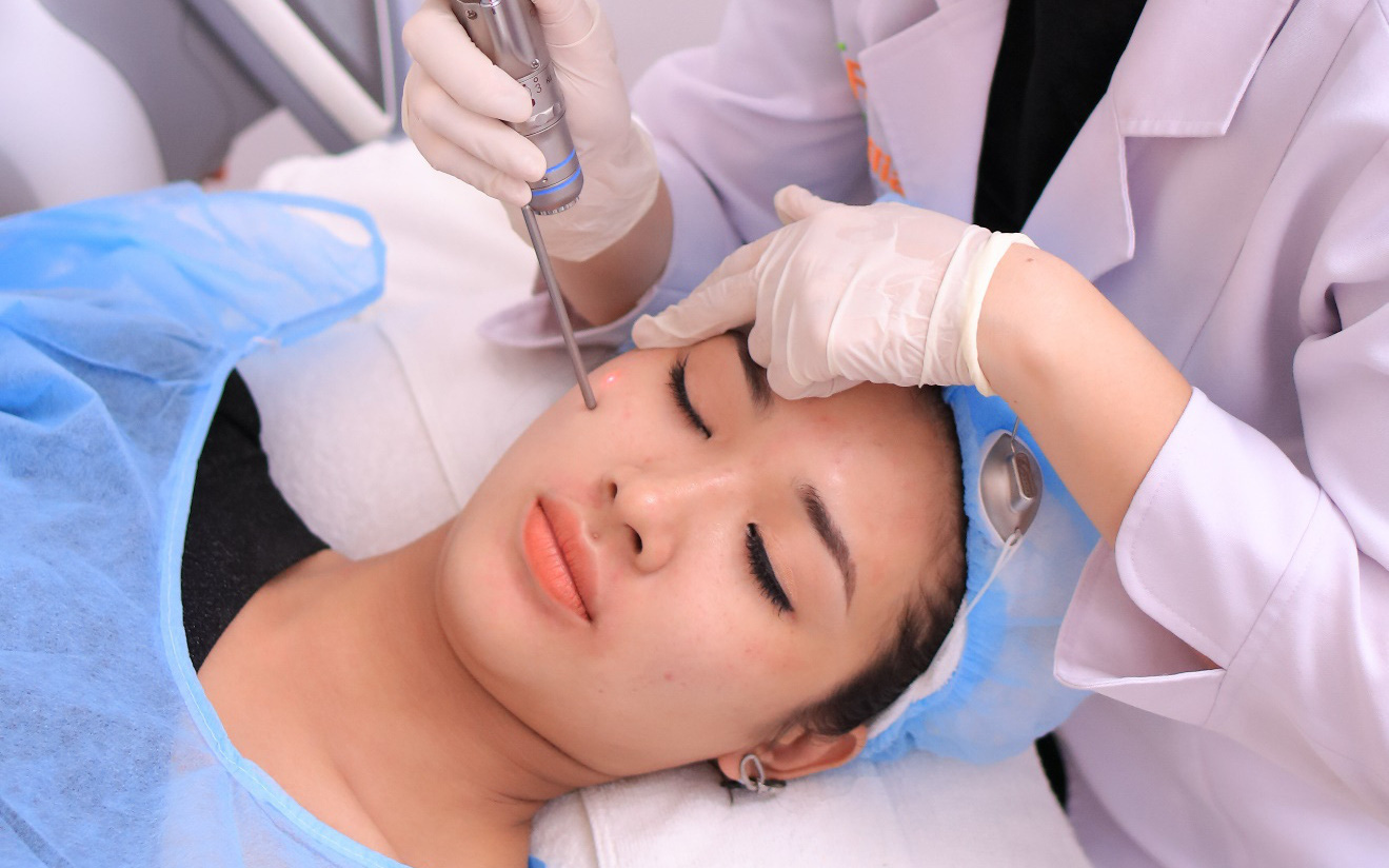 Pensilia Beauty Clinic chính thức áp dụng Fotona Starwalker MaQx vào điều trị da: Tích hợp 8 công nghệ, cải thiện làn da một cách vượt trội