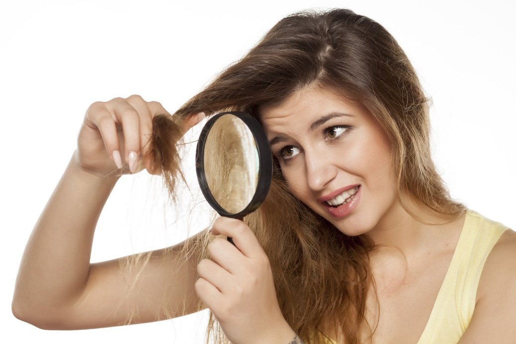 Những thói quen sai lầm gây rụng tóc ở phụ nữ - Ảnh 3.