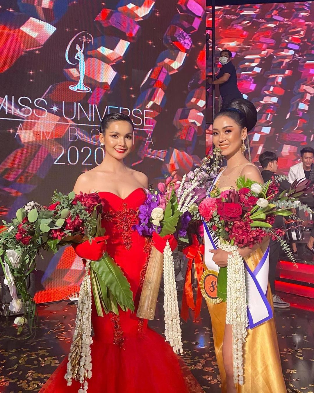 Tân Á hậu Hoàn vũ Campuchia vén váy lộ rõ nội y ngay giữa sân khấu trong giây phút được xướng lên trên sóng truyền hình - Ảnh 5.