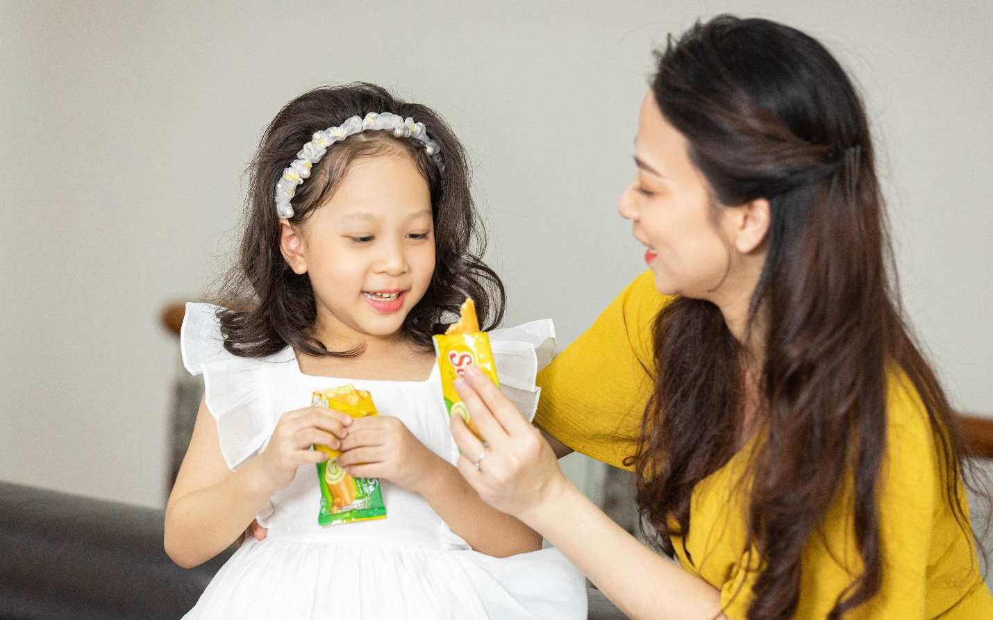 Parent Coach Tú Anh Nguyễn: Những đứa trẻ được nuôi dạy bằng mềm dịu sẽ điềm đạm, có khả năng trí tuệ cảm xúc, thấu cảm với người khác hơn