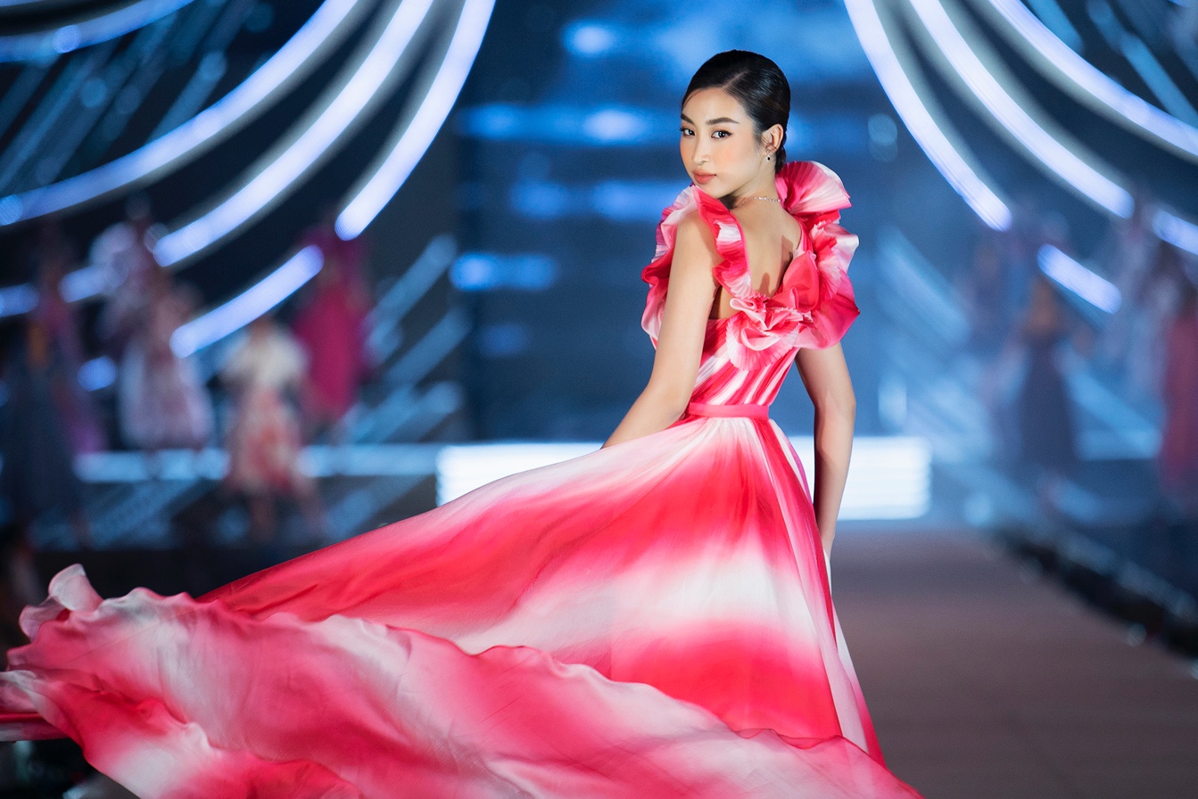 Hóa thân vào các nàng Hậu với bộ sưu tập “The Most Beauty” đã cập bến cửa hàng Thời trang NEVA - Ảnh 4.