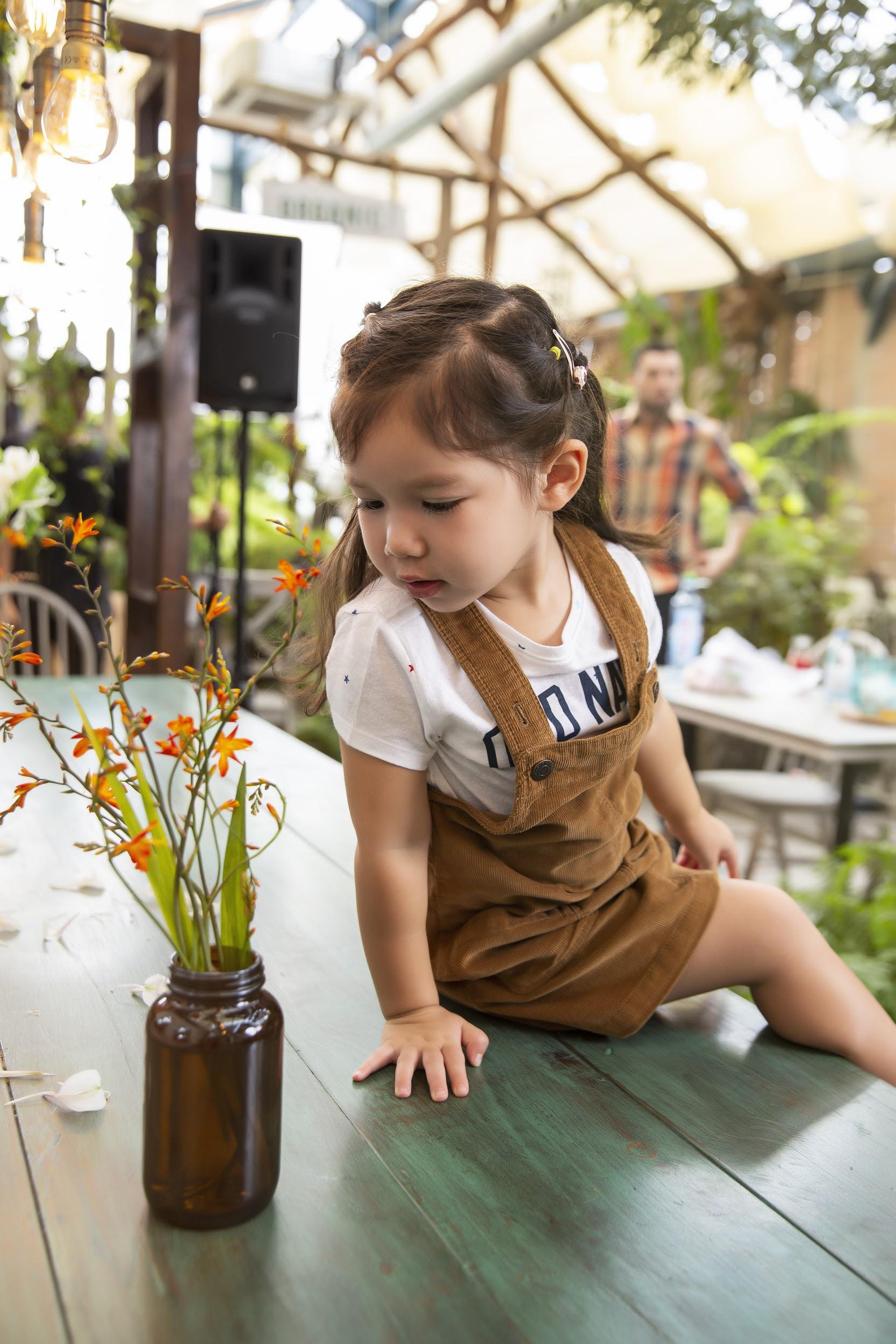 Ngắm loạt ảnh gia đình siêu mẫu Hà Anh cực yêu trong trang phục thu đông của Old Navy - Ảnh 8.