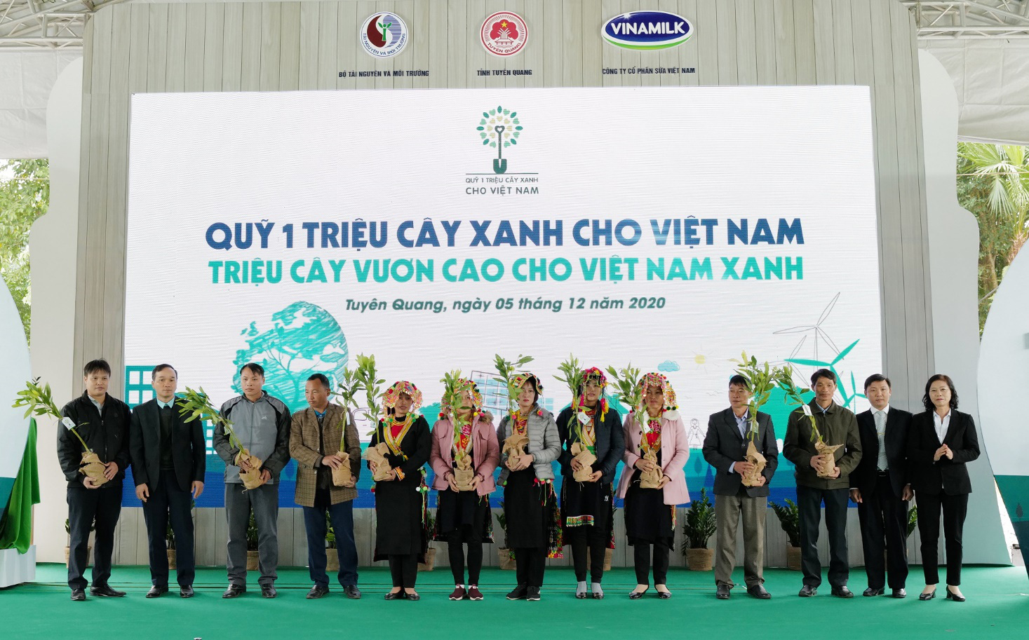 Vinamilk hoàn thành hành trình ý nghĩa với hơn 1 triệu cây xanh được trồng tại Việt Nam - Ảnh 2.