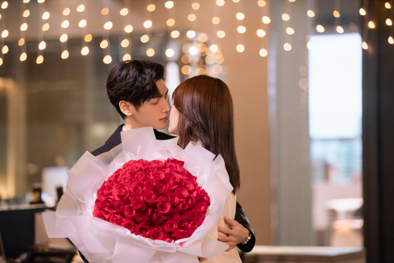 “Tổng tài” La Vân Hy tiết lộ những bí mật xoay quanh bộ phim cực hot Nửa Là Đường Mật, Nửa Là Đau Thương - Ảnh 1.