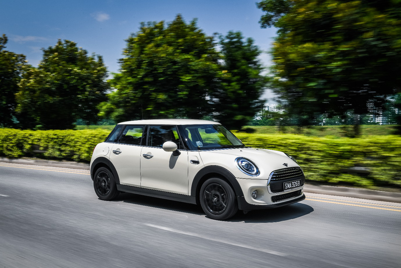 MINI 5 Cửa - Xe sang nổi bật và cá tính - Ảnh 1.