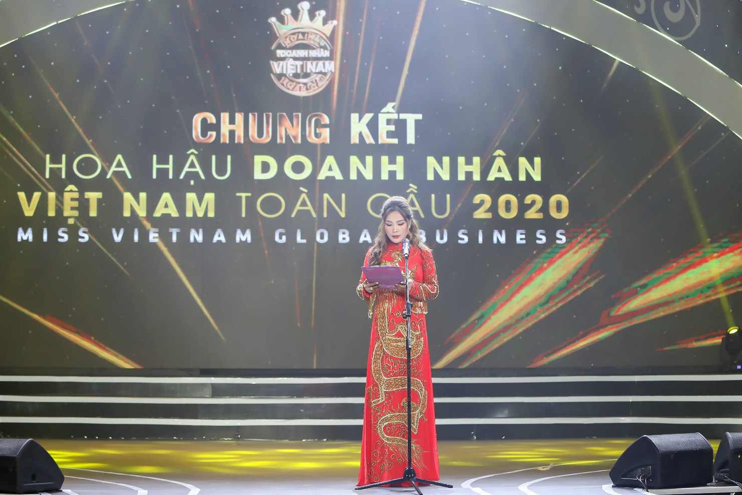Doanh nhân Vũ Thị Ngọc Anh đăng quang Hoa hậu Doanh nhân Việt Nam Toàn cầu 2020 - Ảnh 3.