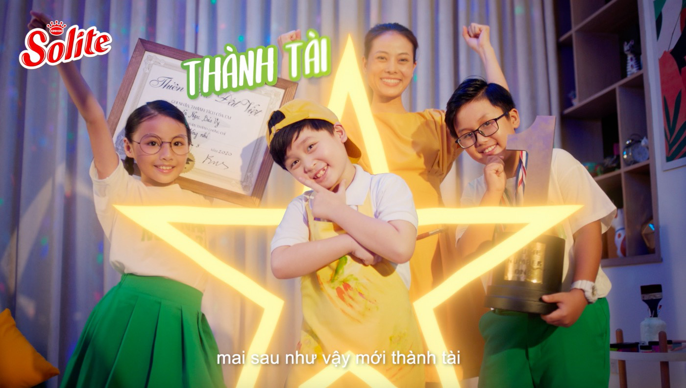 VJ Thuỳ Minh: Khi làm mẹ mình muốn thêm vào nhiều hơn định lượng của mềm dịu yêu thương - Ảnh 2.