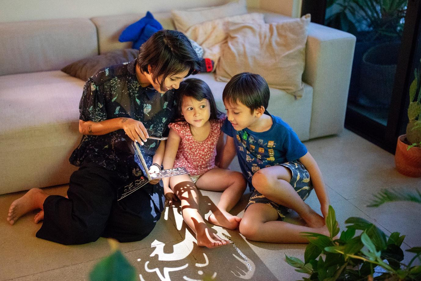 VJ Thuỳ Minh: Khi làm mẹ mình muốn thêm vào nhiều hơn định lượng của mềm dịu yêu thương - Ảnh 3.