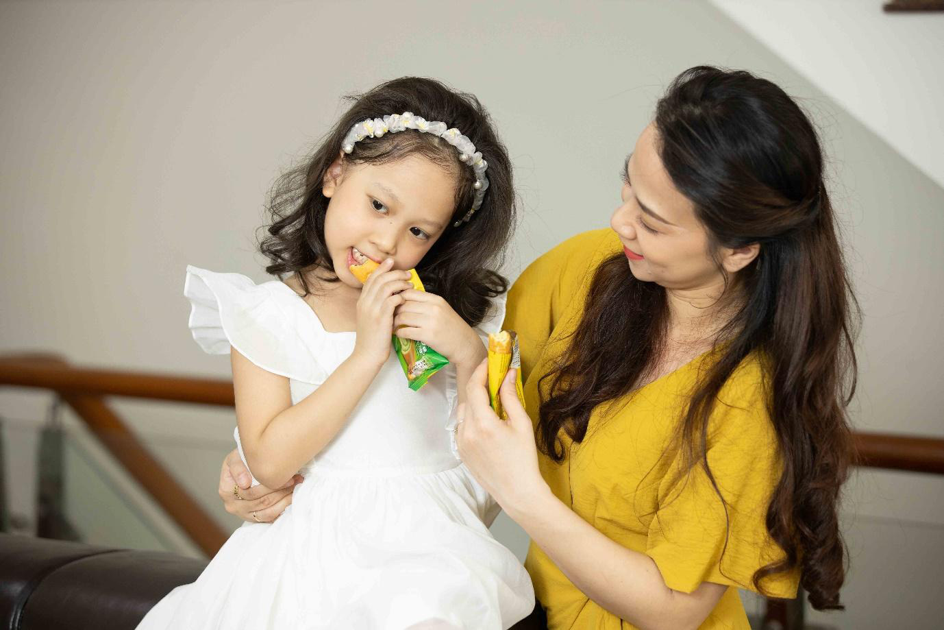 VJ Thuỳ Minh: Khi làm mẹ mình muốn thêm vào nhiều hơn định lượng của mềm dịu yêu thương - Ảnh 8.