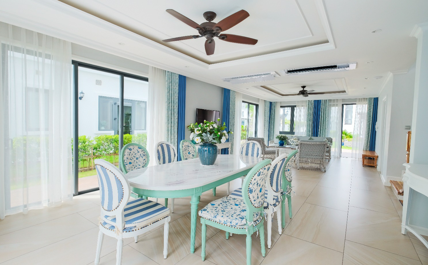 Có gì ở Sunset Sanato - khu tổ hợp nghỉ dưỡng và giải trí lạ-mà-quen hot hit mùa lễ hội năm nay ở Phú Quốc? - Ảnh 2.