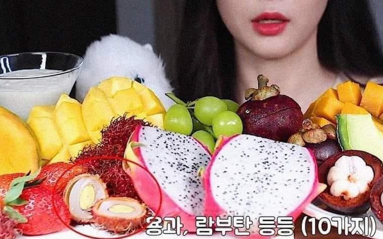 Dân mạng tranh cãi khi thấy cô gái cắt đôi quả chôm chôm bày lên bàn, người nói ăn được người nói không nhưng sự thật là gì?