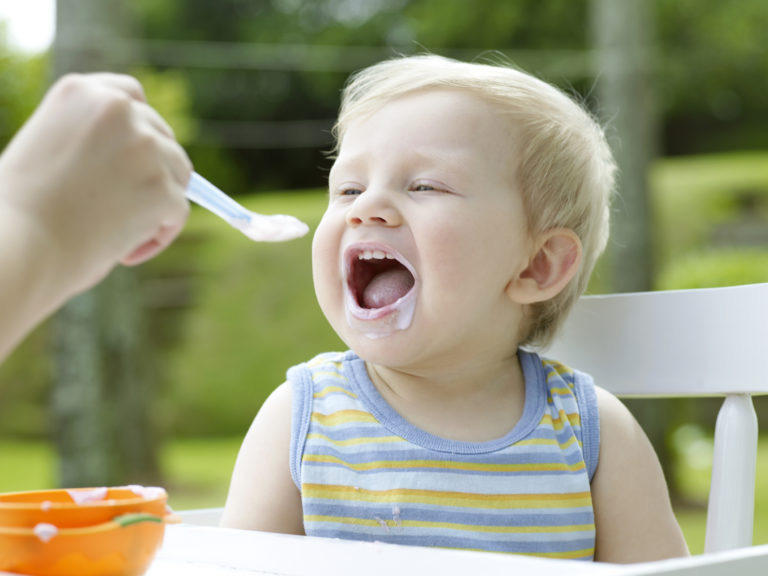 Ngũ cốc là thức ăn hỗ trợ trẻ đầu tiên trong giai đoạn trẻ bắt đầu ăn dặm - Ảnh 1.
