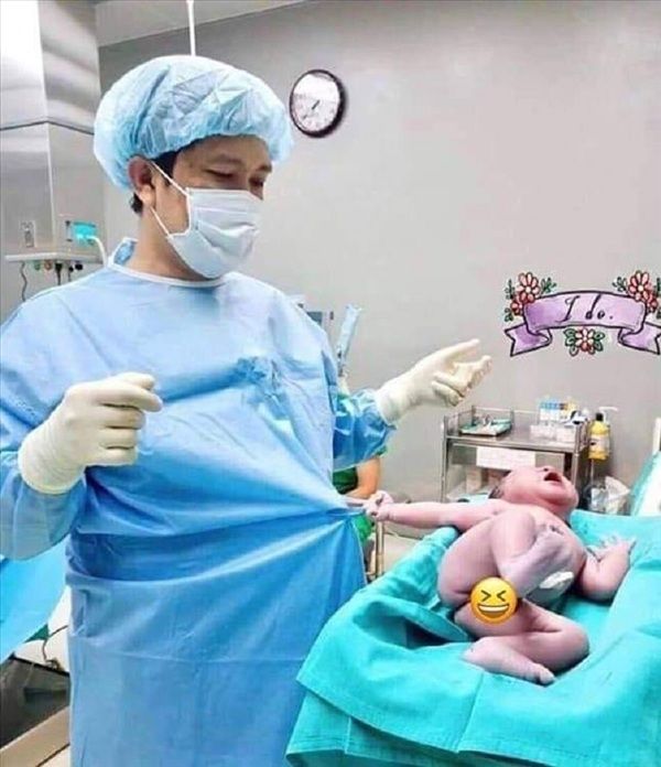 Hình ảnh em bé sơ sinh "lườm xắt xéo" bác sĩ khiến cư dân mạng được một trận cười thả ga - Ảnh 4.
