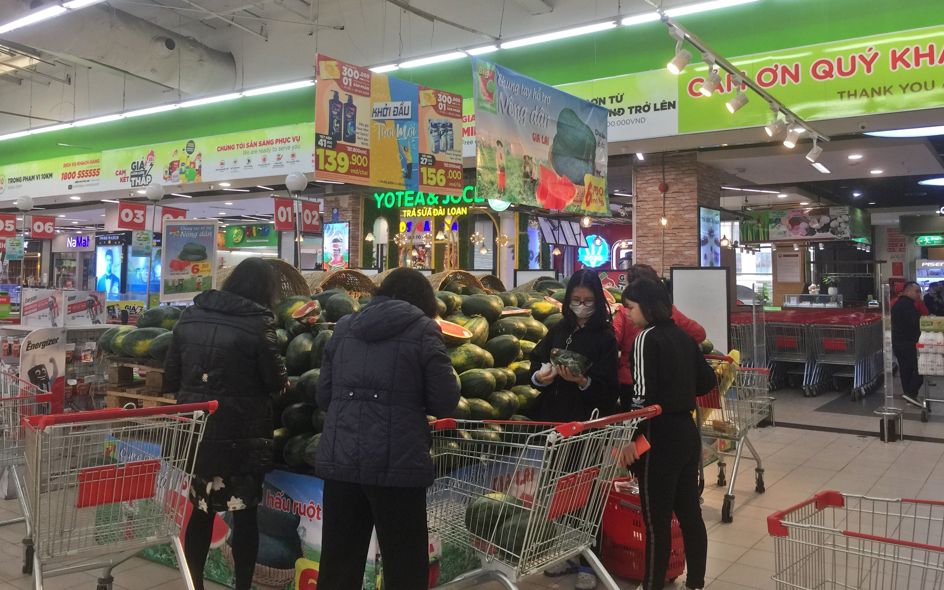 Giá hoa quả trong siêu thị giảm 1/3 so với thời điểm trước Tết, dưa hấu còn 6.700 đồng/kg