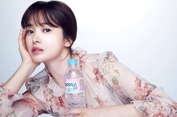 Song Hye Kyo đụng hàng Son Je Jin: Đều xinh đẹp ngút ngàn nhưng thần thái liệu có cách biệt? - Ảnh 5.