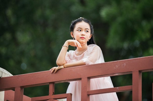 Các mỹ nhân nhí hứa hẹn là nàng thơ cho phim Việt: Toàn thiên thần xinh xắn, có cả "Hoa hậu nhí" Chu Diệp Anh  - Ảnh 11.