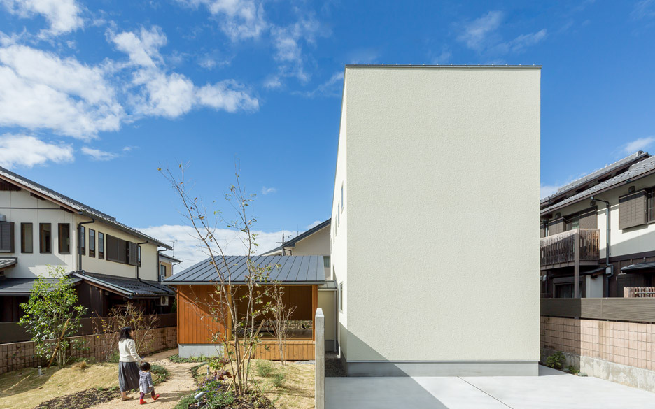 Ngôi nhà bình dị kết hợp góc làm việc hướng ra vườn đẹp lý tưởng dành cho gia đình trẻ ở Nhật