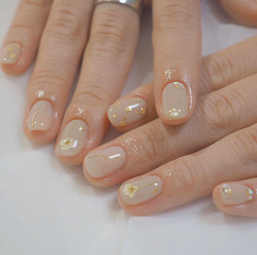 Gợi ý loạt mẫu nails vùa xinh lại đơn giản dành cho các cô dâu  - Ảnh 14.