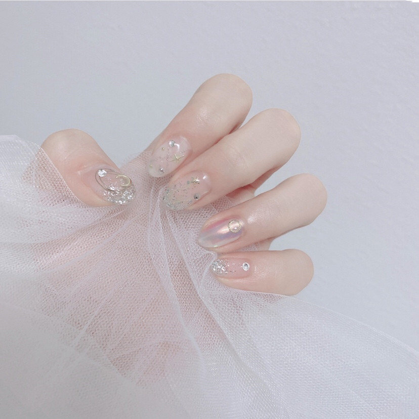 Gợi ý loạt mẫu nails vùa xinh lại đơn giản dành cho các cô dâu  - Ảnh 13.