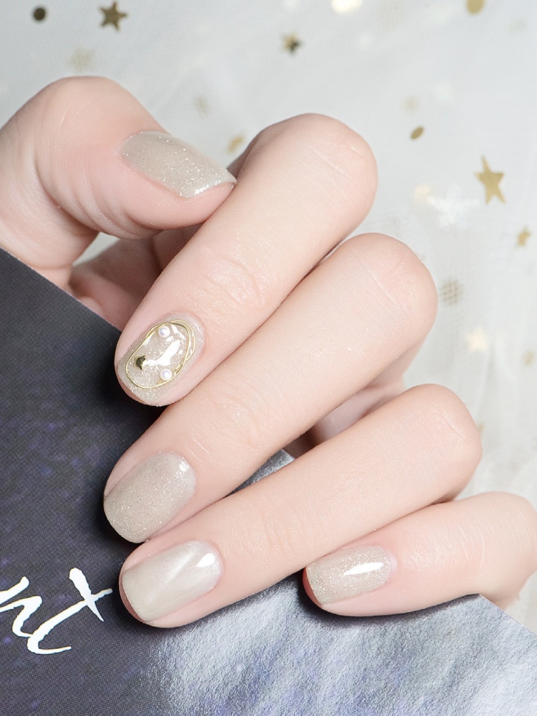 Gợi ý loạt mẫu nails vùa xinh lại đơn giản dành cho các cô dâu  - Ảnh 12.