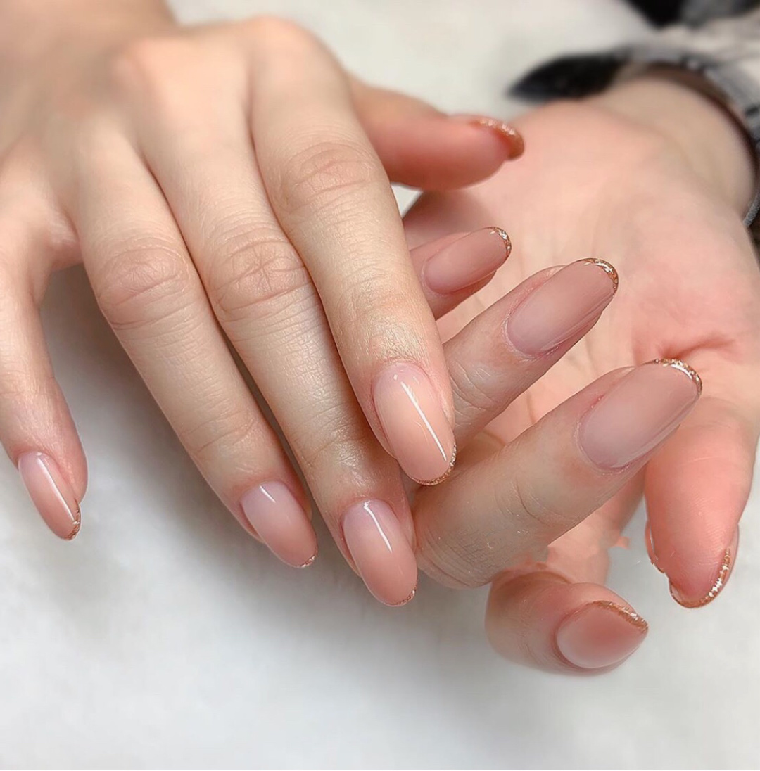 Gợi ý loạt mẫu nails vùa xinh lại đơn giản dành cho các cô dâu  - Ảnh 2.