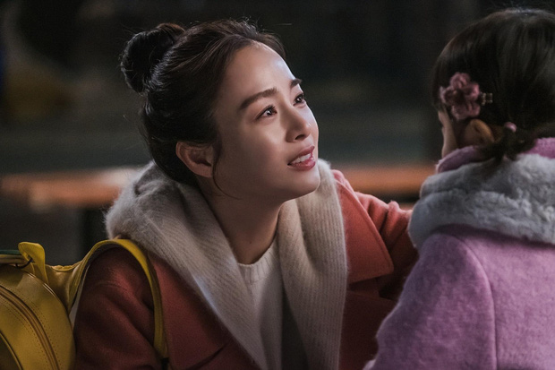 "Hi Bye, Mama": Giàu "nứt vách" như Kim Tae Hee nhưng cứ chỉ có một bộ trang phục để đóng phim, vì sao thế này? - Ảnh 2.