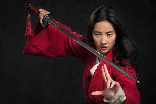 "Mulan": Cảnh hôn của Lưu Diệc Phi với mỹ nam kém 5 tuổi bị cắt bỏ, phản ứng từ netizen gây sốc  - Ảnh 4.