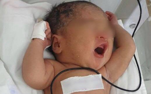 Sản phụ 21 tuổi vỡ oà đón con đầu lòng chào đời sau 4 năm cắt bỏ tử cung "dư"