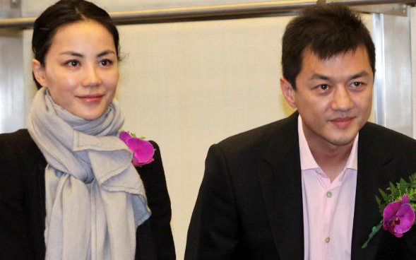 Nội tình vụ ly hôn giữa Vương Phi và Lý Á Bằng bị lộ, liệu đây có phải nguyên nhân &quot;thiên hậu Hong Kong&quot; quay lại với tình trẻ?