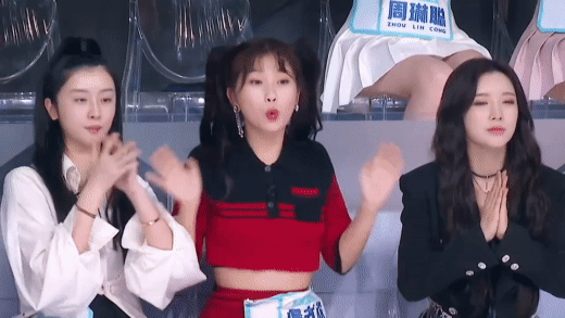 Màn reaction lố lăng đến mức phản cảm của sao "Trạm kế tiếp là hạnh phúc" khi thấy Lisa (BLACKPINK)  - Ảnh 2.