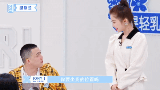 Màn reaction lố lăng đến mức phản cảm của sao "Trạm kế tiếp là hạnh phúc" khi thấy Lisa (BLACKPINK)  - Ảnh 8.