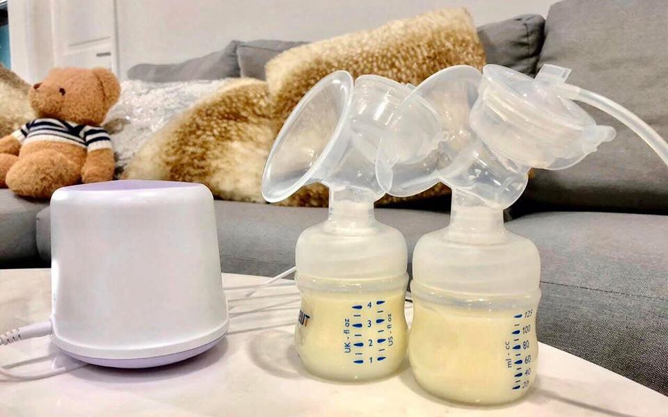 MC Hồng Phượng tiết lộ mỗi ngày uống 2 loại nước để sữa về nhanh sau sinh mổ và còn thừa sữa trữ đông cho con