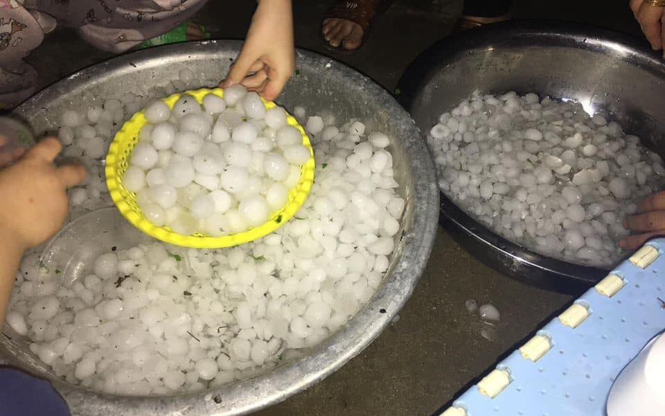 Mưa đá kinh hoàng ở Lai Châu, Lào Cai: Mật độ dày đặc, hạt mưa to như quả trứng gà